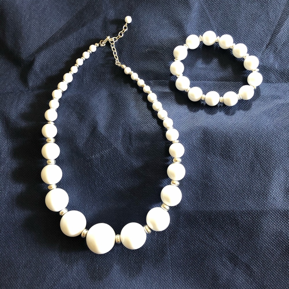 Necklace bracelet combination white